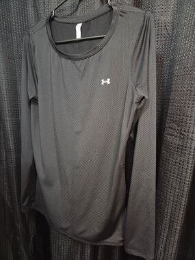 Under Armour Black Long-Sleeve Performance Tee, Size M